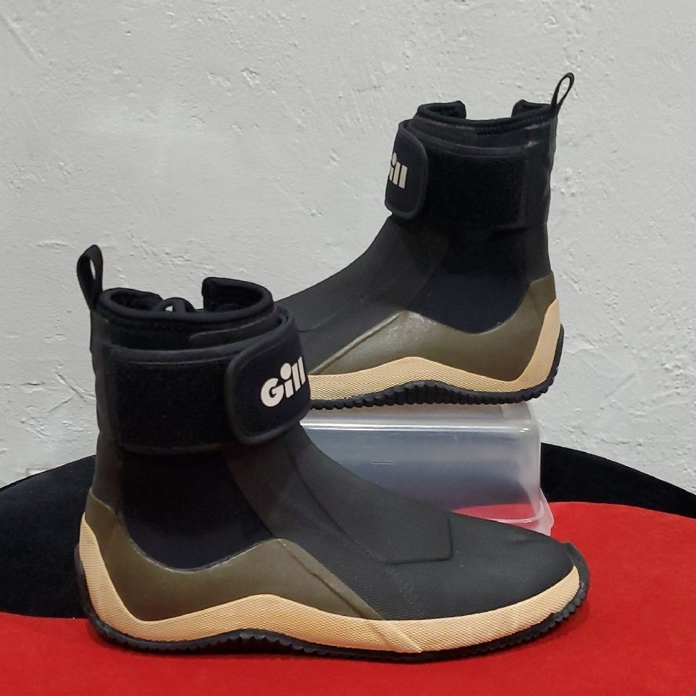 Gill Edge Lace Up Water Boots In Black and Tan Wirh Green Leather Trim Size 9